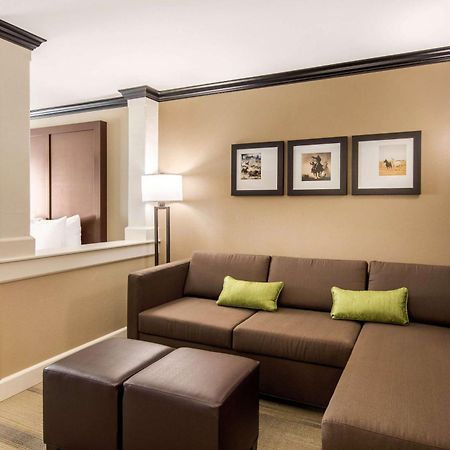 Comfort Suites Либерал Екстериор снимка
