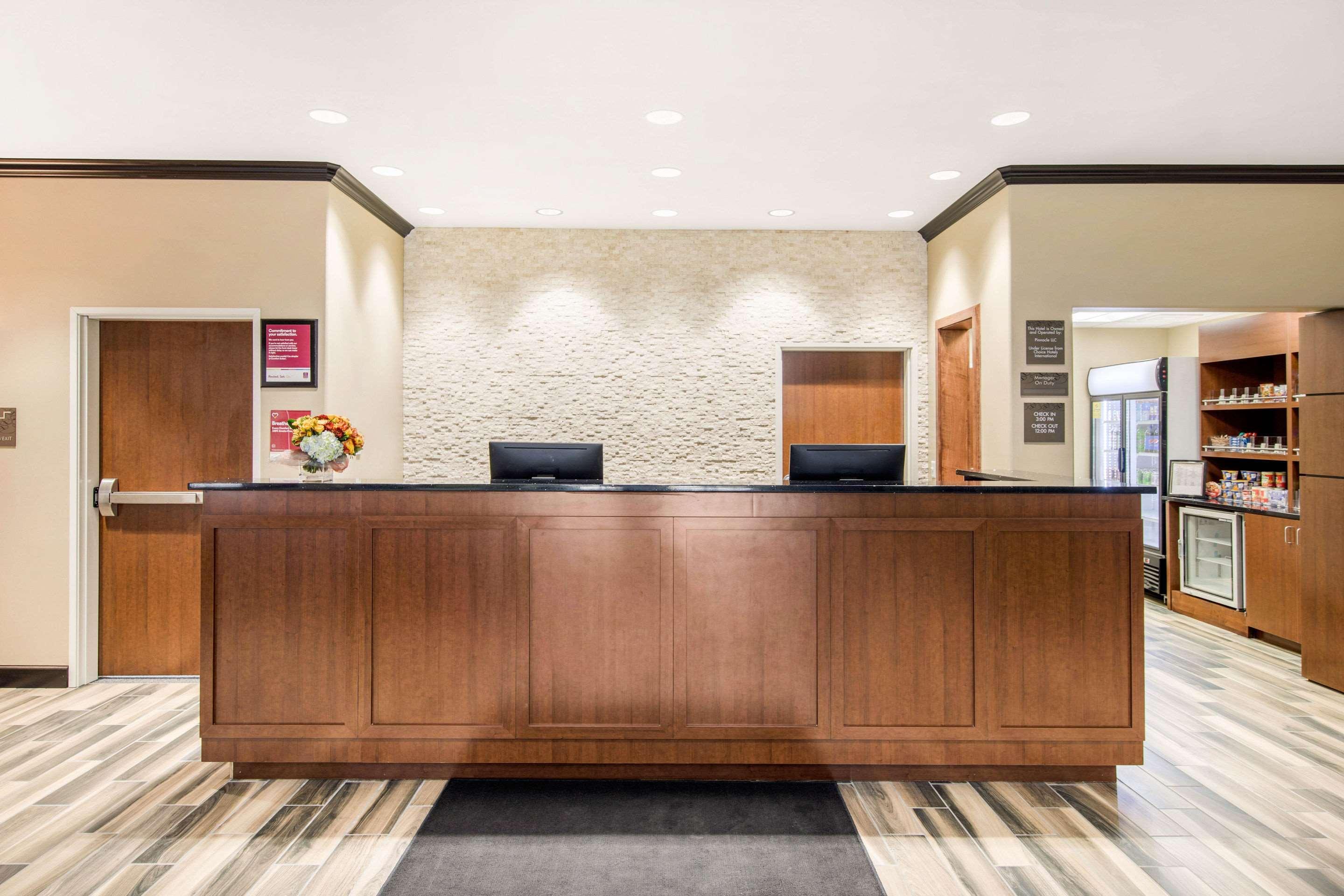 Comfort Suites Либерал Екстериор снимка