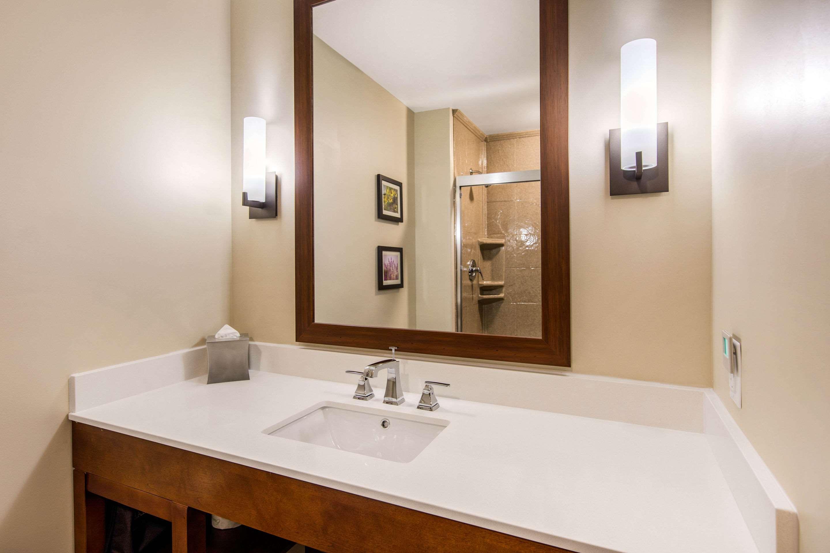 Comfort Suites Либерал Екстериор снимка