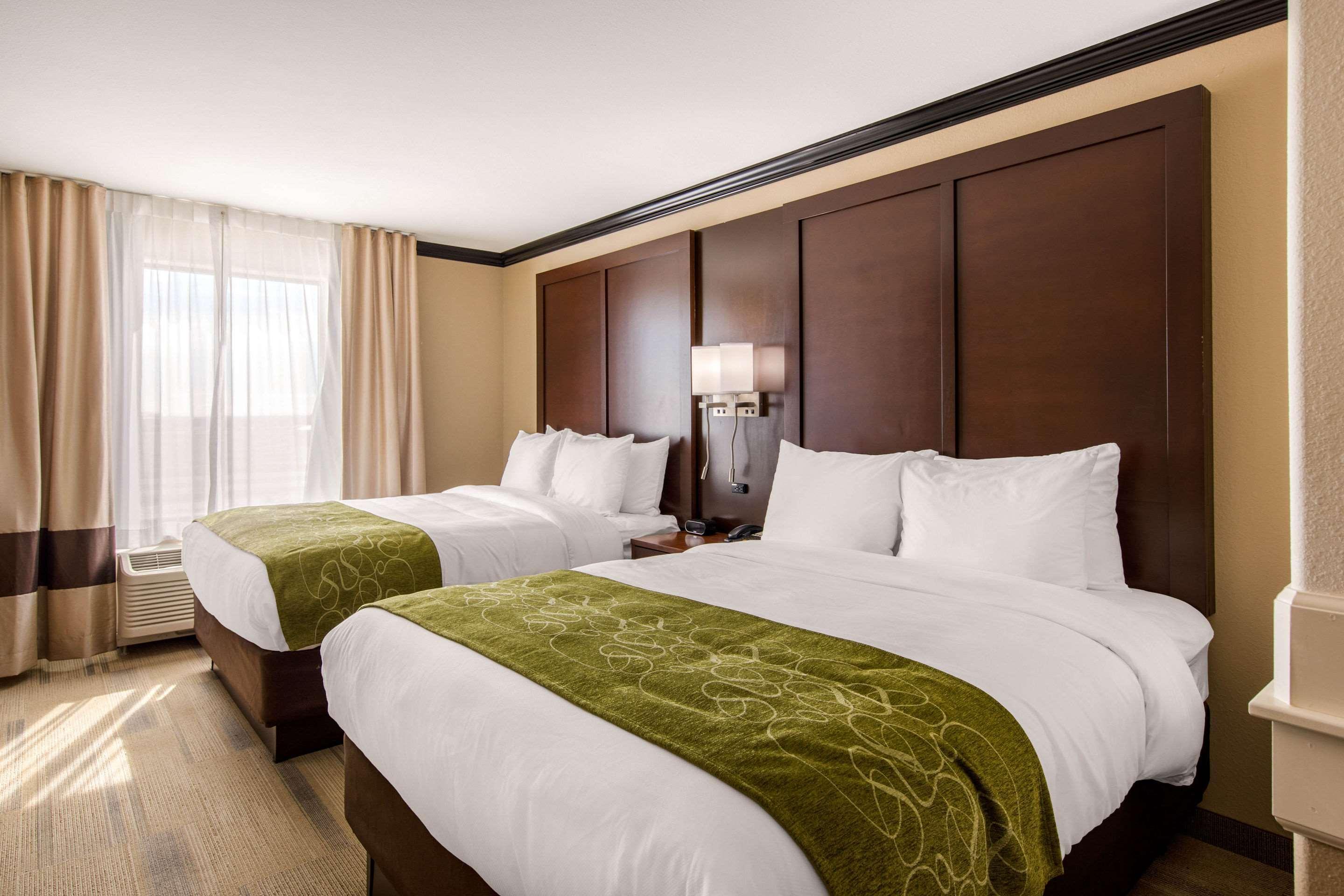 Comfort Suites Либерал Екстериор снимка