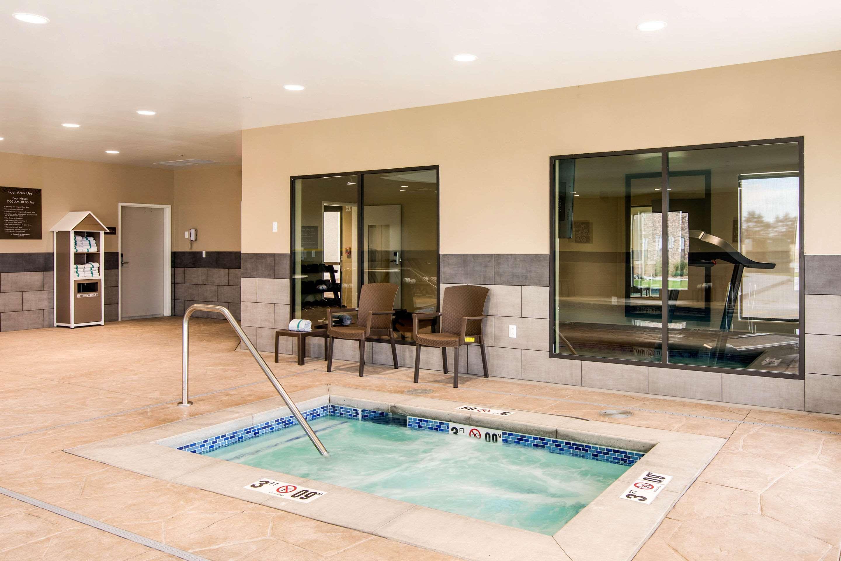 Comfort Suites Либерал Екстериор снимка