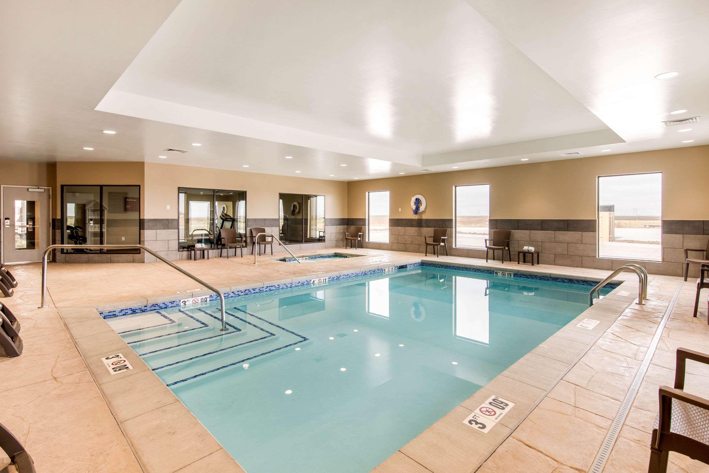 Comfort Suites Либерал Екстериор снимка