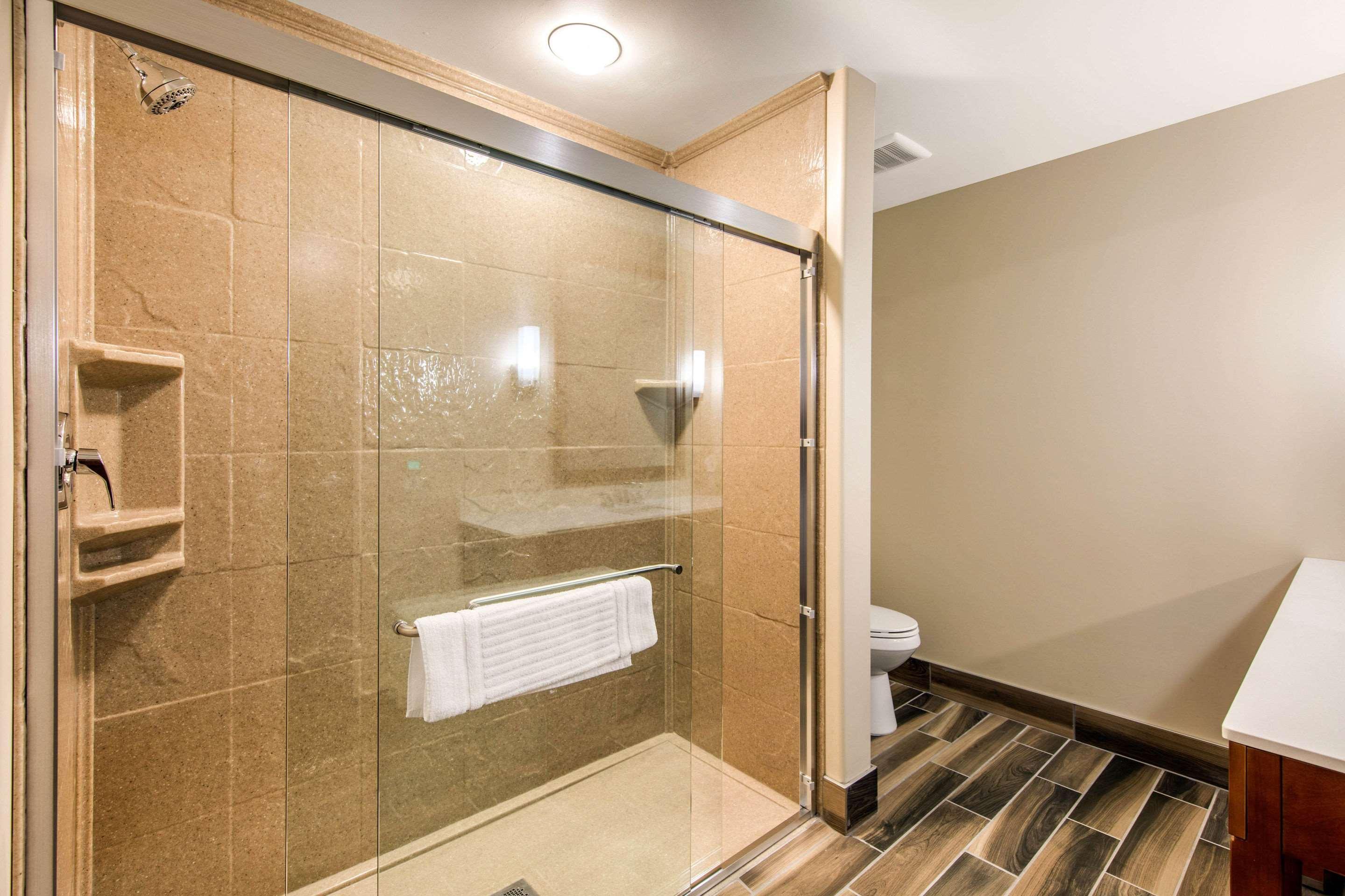 Comfort Suites Либерал Екстериор снимка