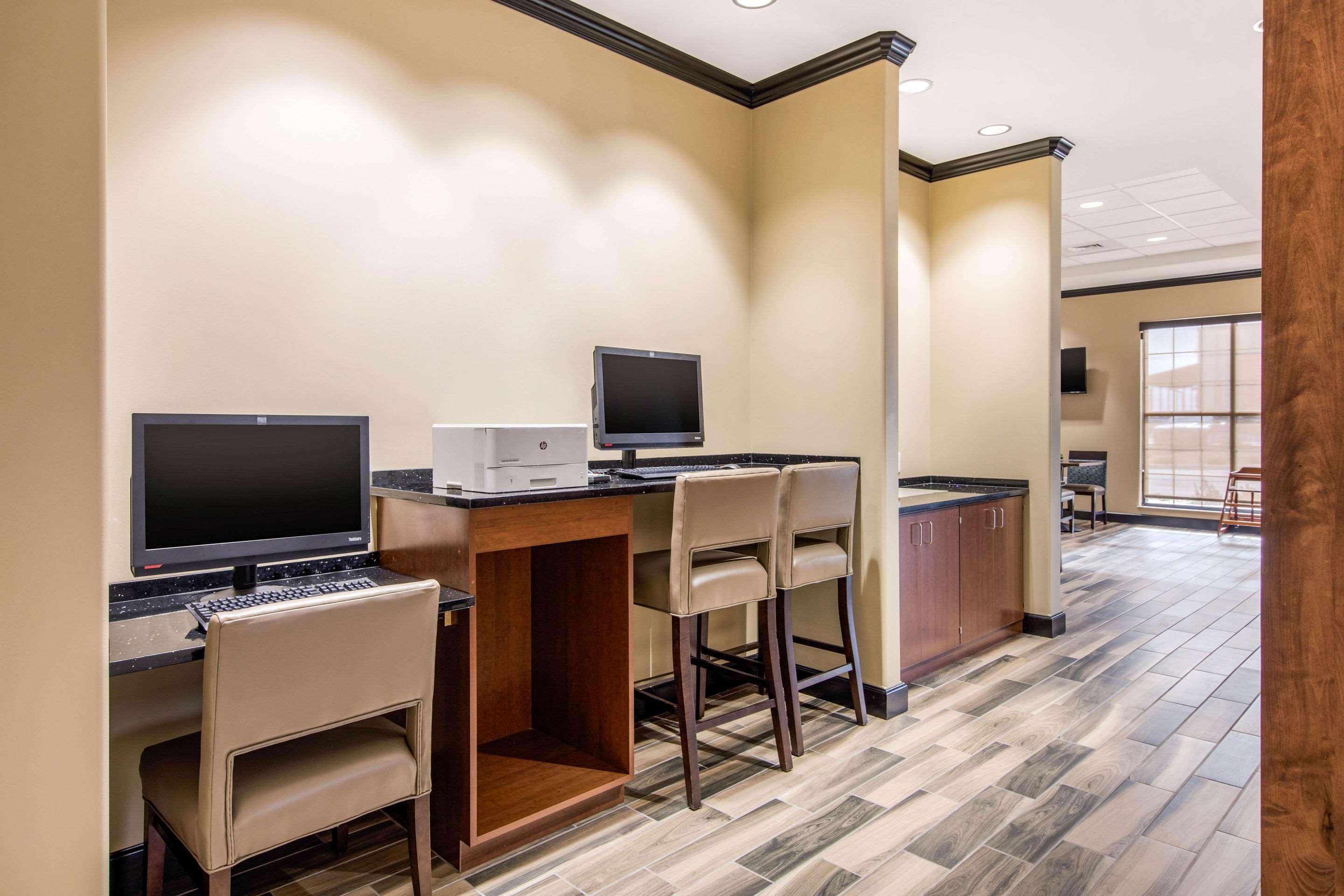 Comfort Suites Либерал Екстериор снимка