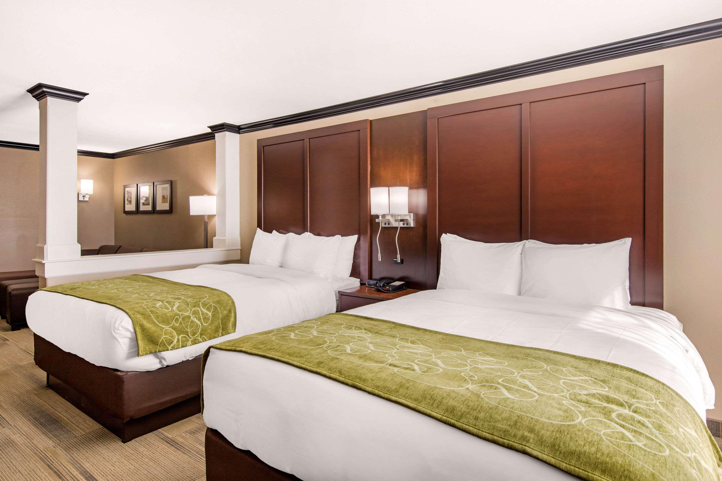 Comfort Suites Либерал Екстериор снимка