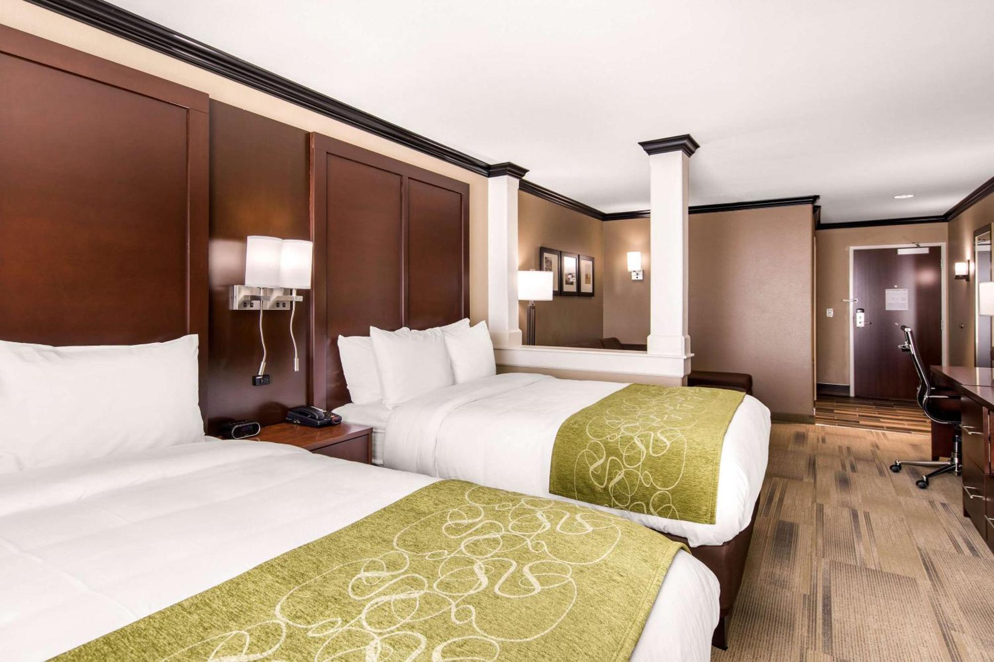 Comfort Suites Либерал Екстериор снимка